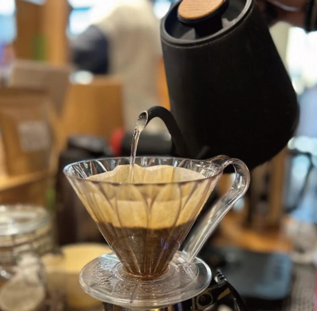 【5月29日(月)ガーデンズ千早出店】ペガサス珈琲は無農薬栽培、有機栽培のコーヒー生豆を『ハンドピック』で丁寧に選別しているため、胸焼けのしない冷めても美味しいコーヒーに仕上がります。
